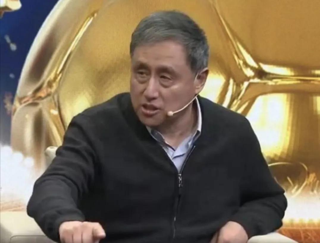 张路:中国足球的根本问题不是青训，而是在青少年中的普及没抓好。

张路指导说，我