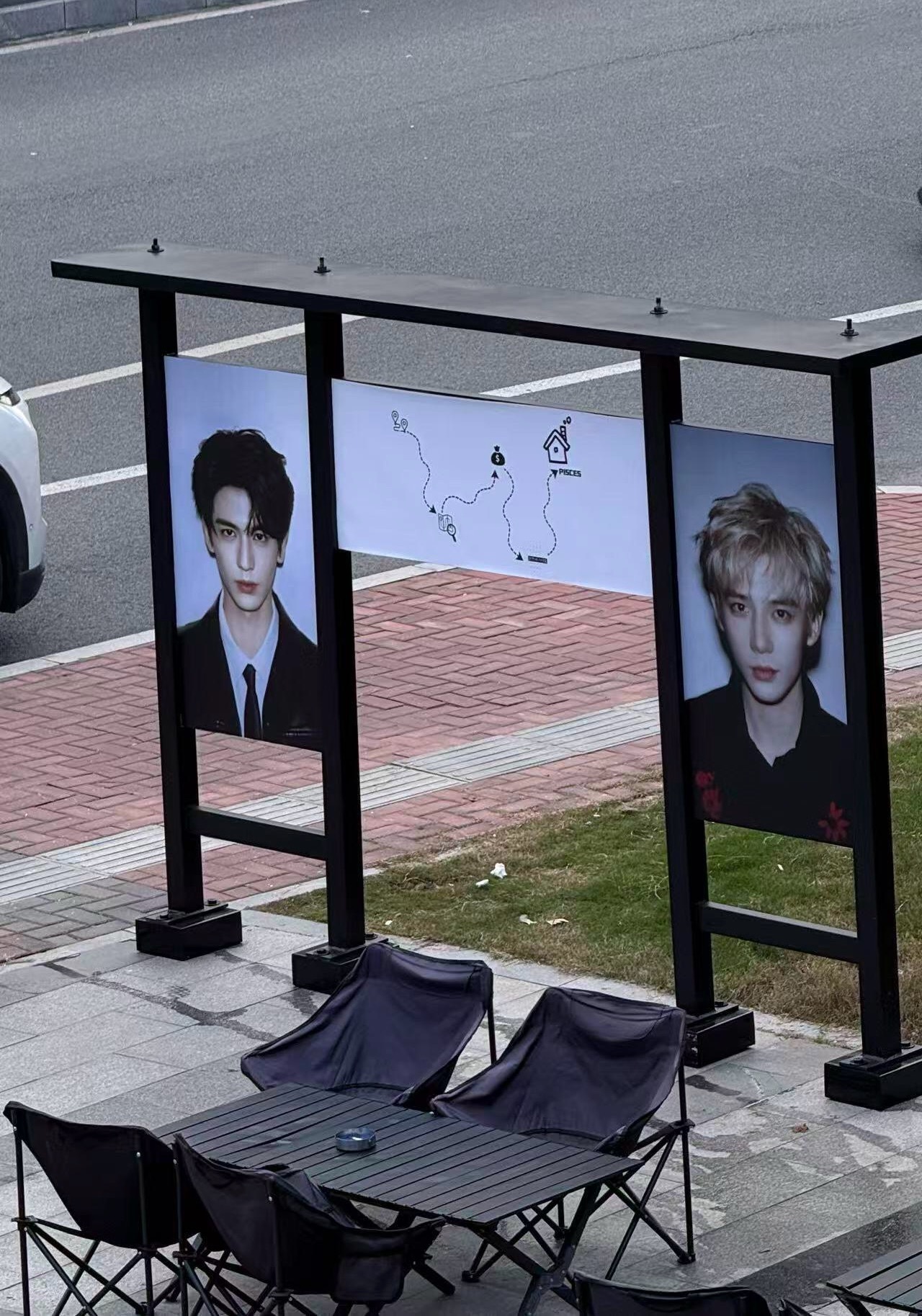 网友西安公交车站台偶遇张凌赫和王安宇！你pick谁？ ​​​