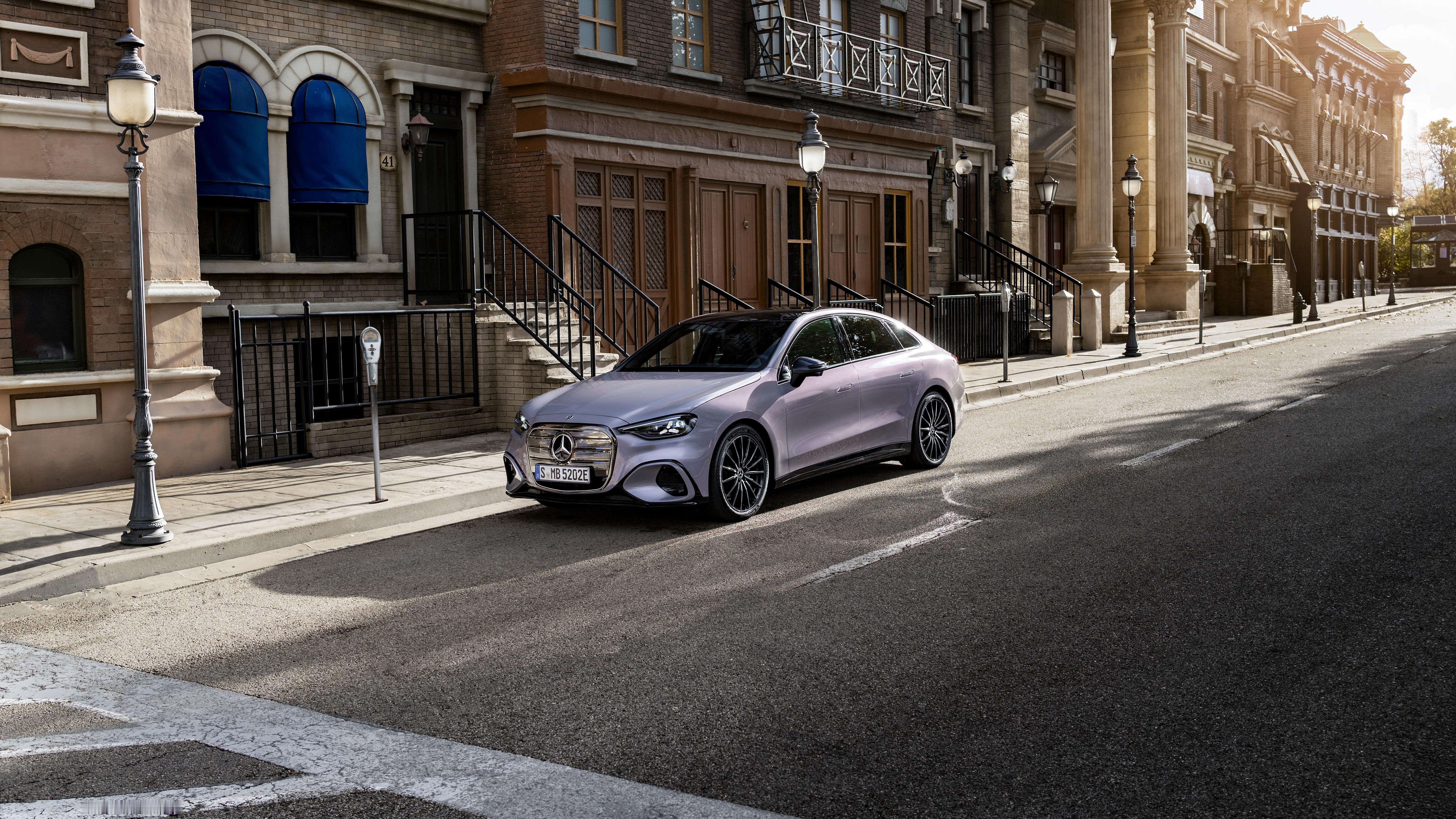 全新奔驰纯电C级车全球首发:续航762公里，充电10分钟补能325公里，轴距29