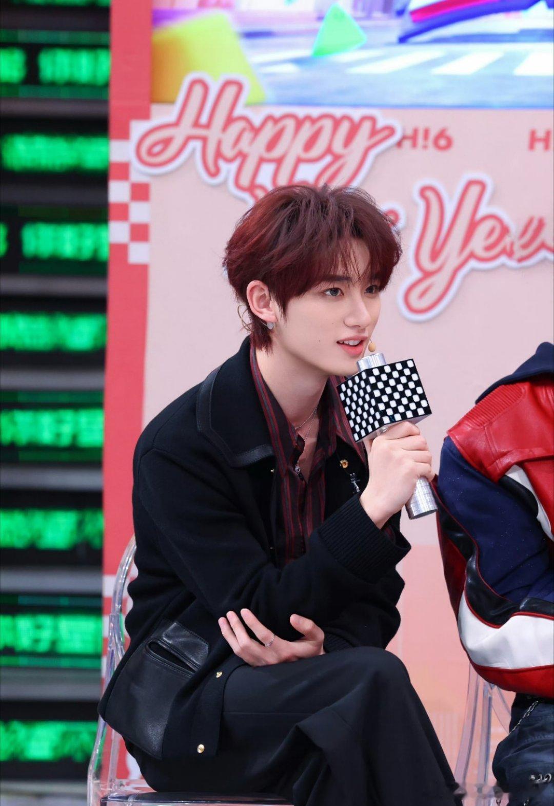 丁程鑫脑力体力双重输出！卷毛造型帅上热搜，高光担当！丁程鑫唱歌舞蹈演技脑力体力你