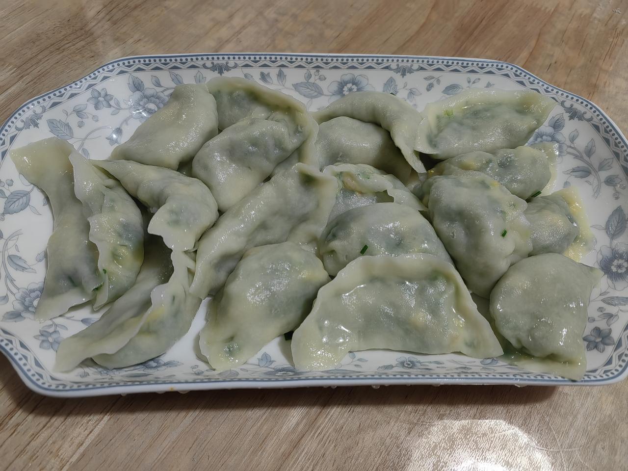 晚上吃饺子，韭菜鸡蛋馅，太座临时弄的。太座说，我吃了近三十只。
“鳄神”，故乡方