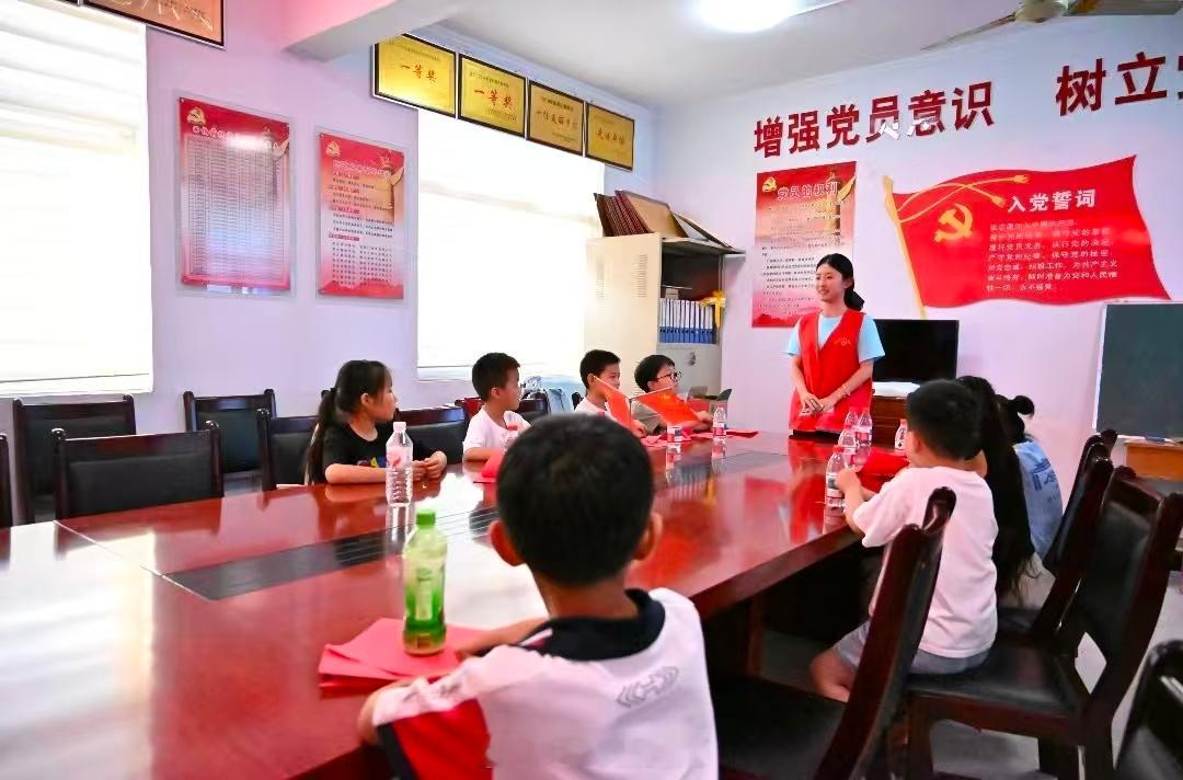 枣院学子开展暑期社会实践三下乡反诈宣传【榴火宣讲入乡村，反诈海报护民安】    