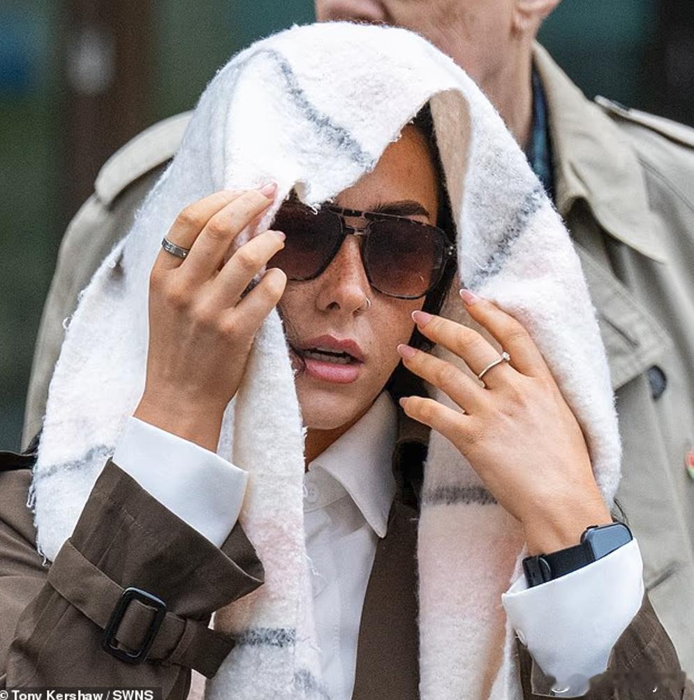 【英女缓刑官被控与男囚犯发展关系 首次出庭应讯】海外新鲜事 一名英国女缓刑官被控