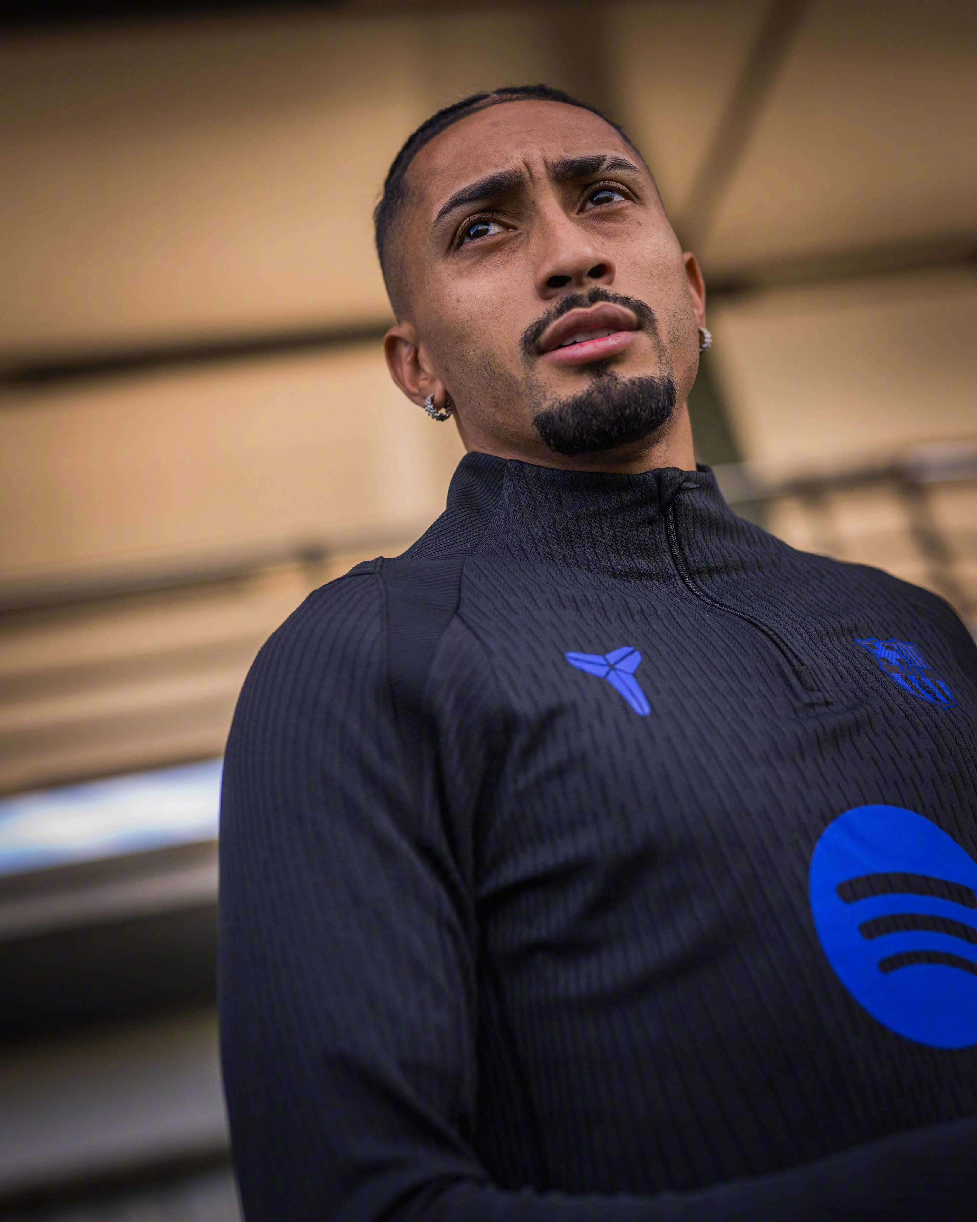 🎙️拉菲尼亚在 赛前发布会上表示⬇️【关于他的伤病】🗣️“我缺席了两个月，停