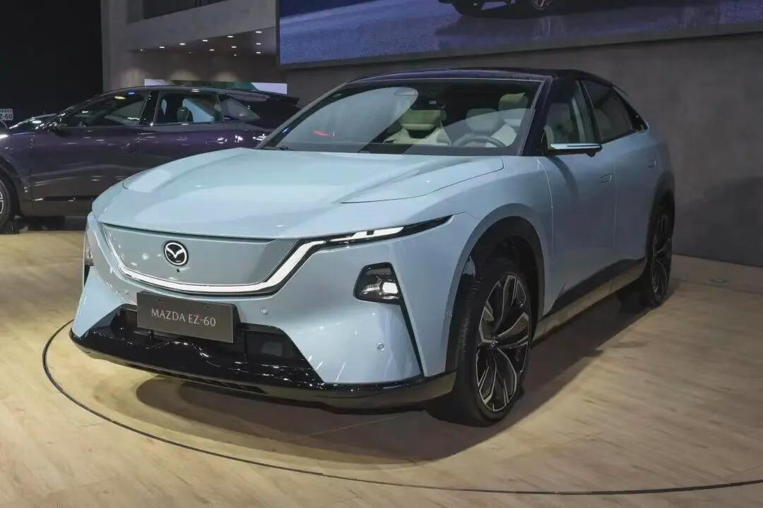 长安马自达官宣人事“换防”，王晓玲接棒邓智涛出任执行副总裁，这位深耕长安体系二十