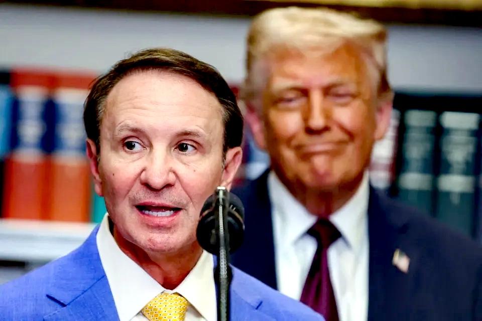 如果俄罗斯染指并吞并格陵兰岛，那就是“群狼攻之”！

据报道，美国总统特朗普21