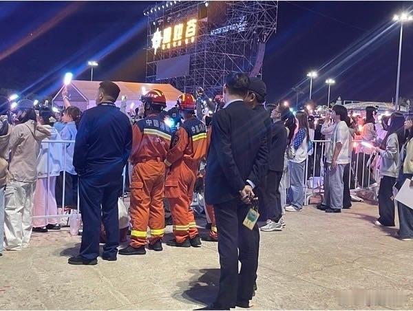 粉丝称穆祉丞被约谈禁互动 粉丝圈内流传因部分观众线下不当行为被约谈，导致其在音乐