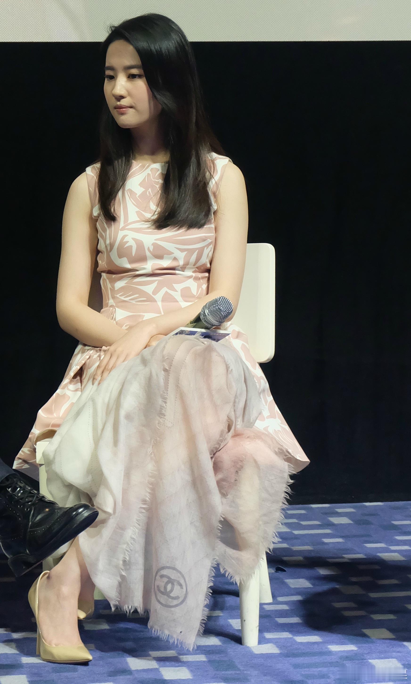 刘亦菲 x 早年出席活动生图