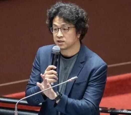 沈伯洋想当台独烈士？大叔一语道破：独海无边，回头是岸
 
最近台湾那边有个叫沈伯