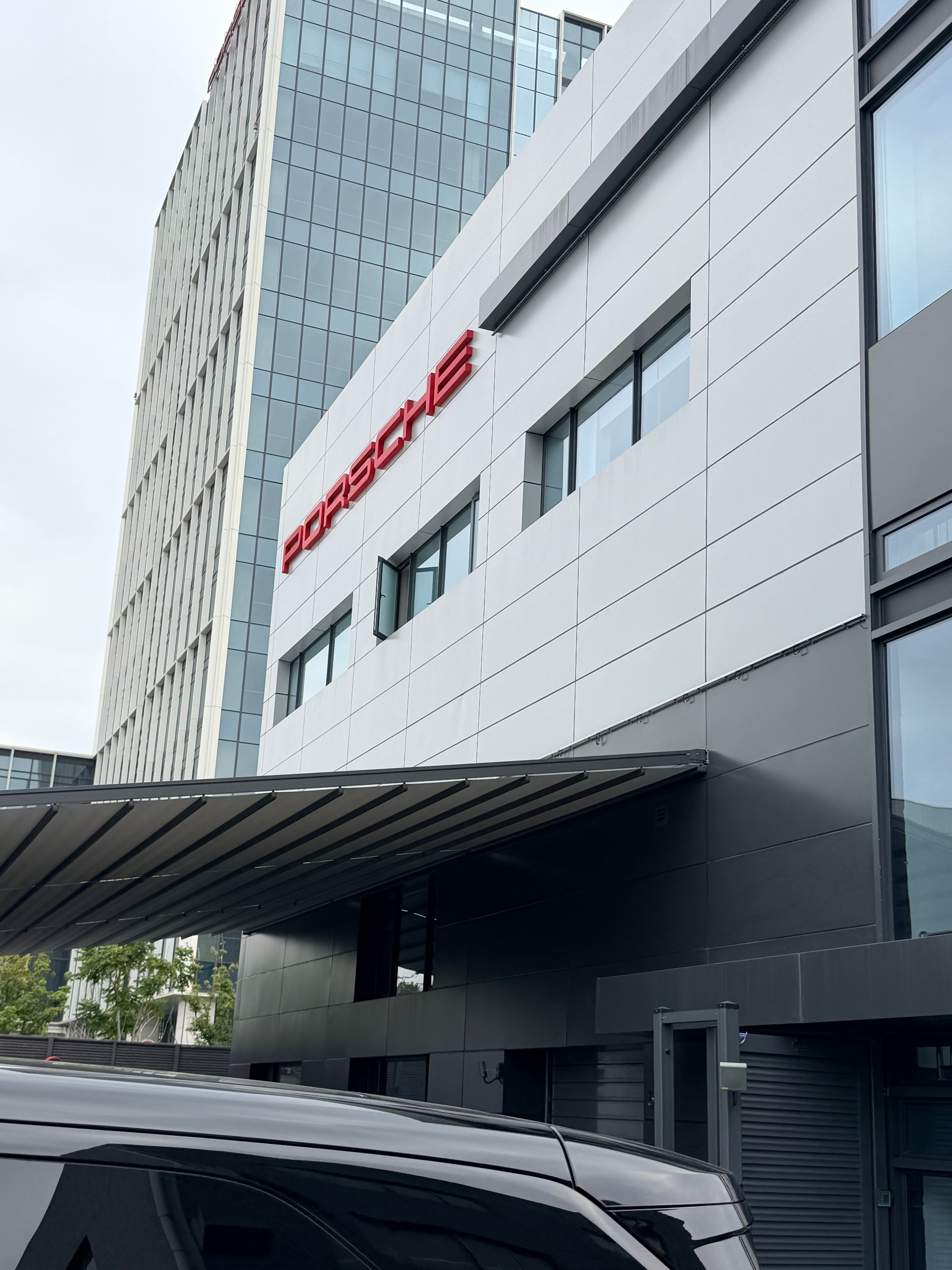 早呀[爱你]今天参观保时捷中国研发中心  ​​​