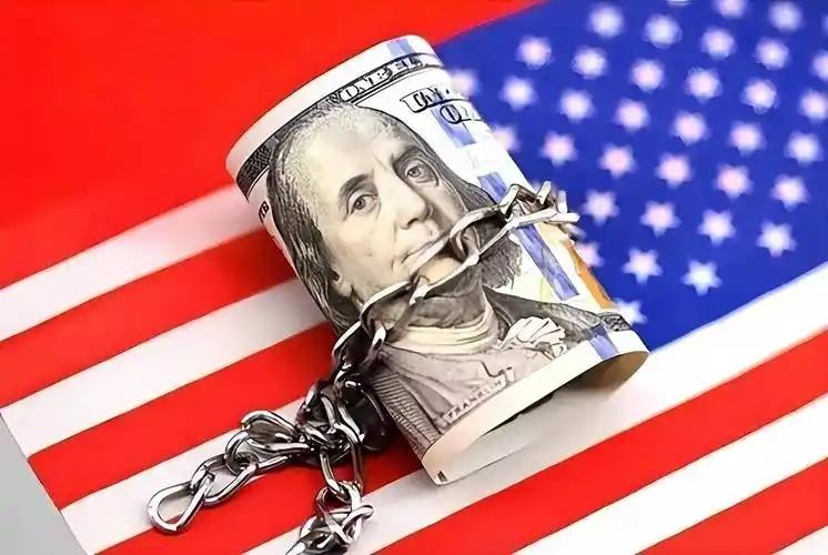 美国高官公开炫耀“没收”伊朗10亿美元资产，这不是普通制裁，而是在向全世界示威：