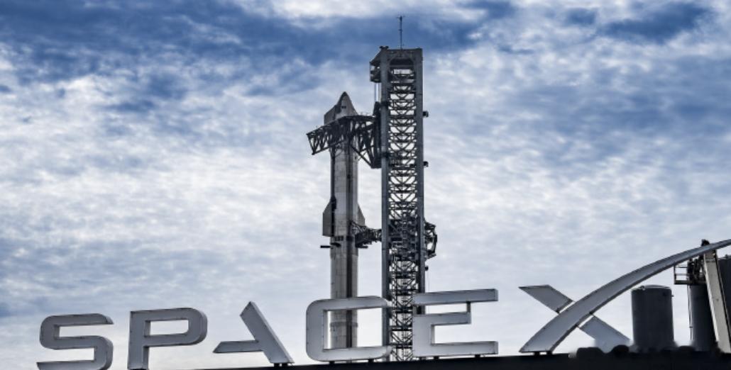 知情人士称，按照美国证券交易委员会的要求，SpaceX 已明确禁止员工就上市计划