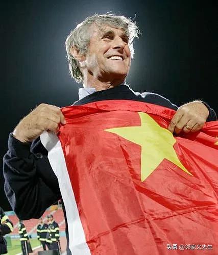 米卢带领中国男足参加世界杯的夏日童话

2002年的夏天，对于中国球迷而言，是唯