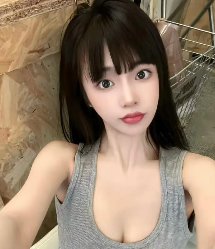 林更新、鹿晗、范丞丞，这些名字砸下来，谁敢信都跟一个叫司晓迪的普通网红有关？
娱