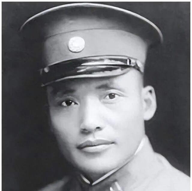 1936年，一名国民党中将被俘，跟着红军走完长征，可等到了延安，毛主席却挥了挥手
