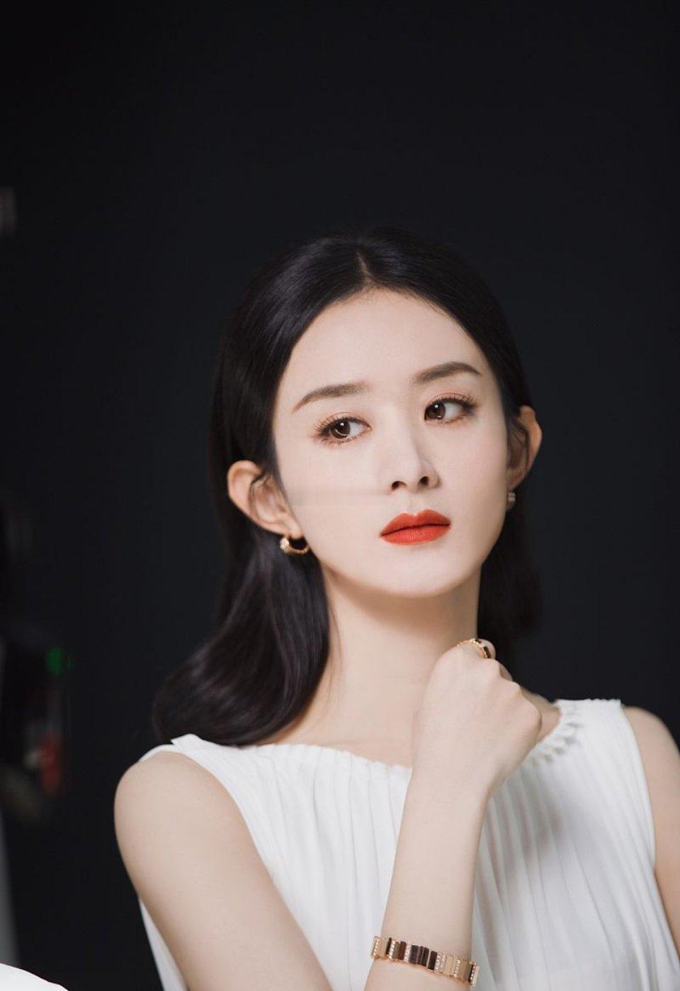 赵丽颖主演电影票房破50亿，为什么颖宝总是演绎“迟到”呢，但我们却可以理解为这是