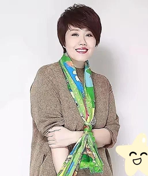 于蕾担任央视春晚总导演。
​我好奇查了一下这位导演的履历。
​不查不知道，一查真