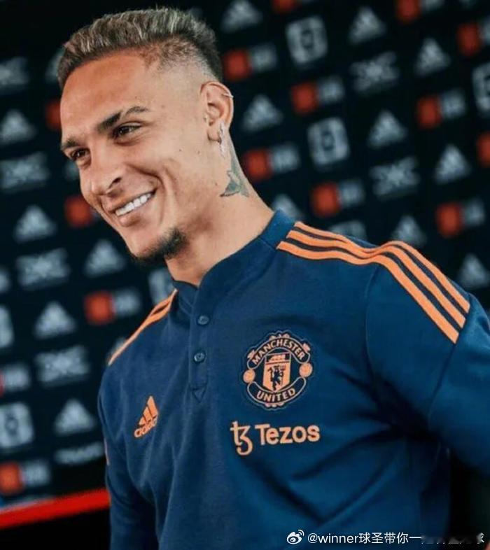 西班牙新锐媒体Relevo著名记者Matteo Moretto的最新报道，曼联边