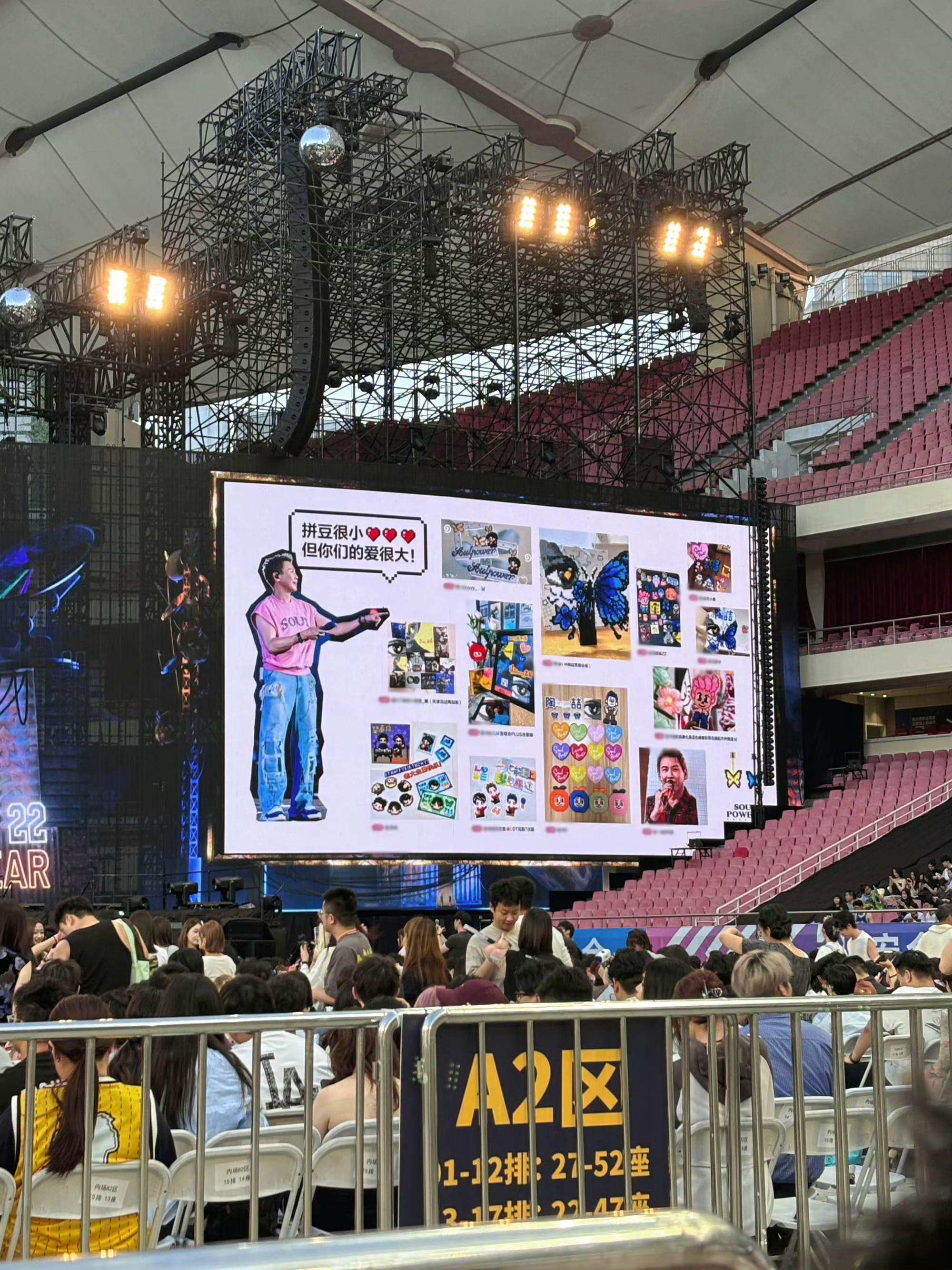 陶喆上海演唱会被拼豆拿捏住了 谁没被这波拼豆应援戳到啊！歌迷亲手做的小物件被放上