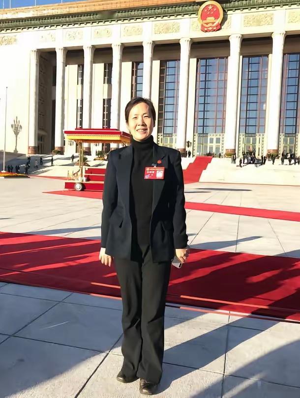 她是美国极不想放回中国的科学家，拒绝了美国公司千万年薪，放弃了美国一切待遇，20