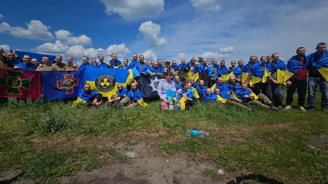 近日，乌克兰总统泽伦斯基在电视上宣布，乌克兰已确认被俄罗斯囚禁人中已释放75人返