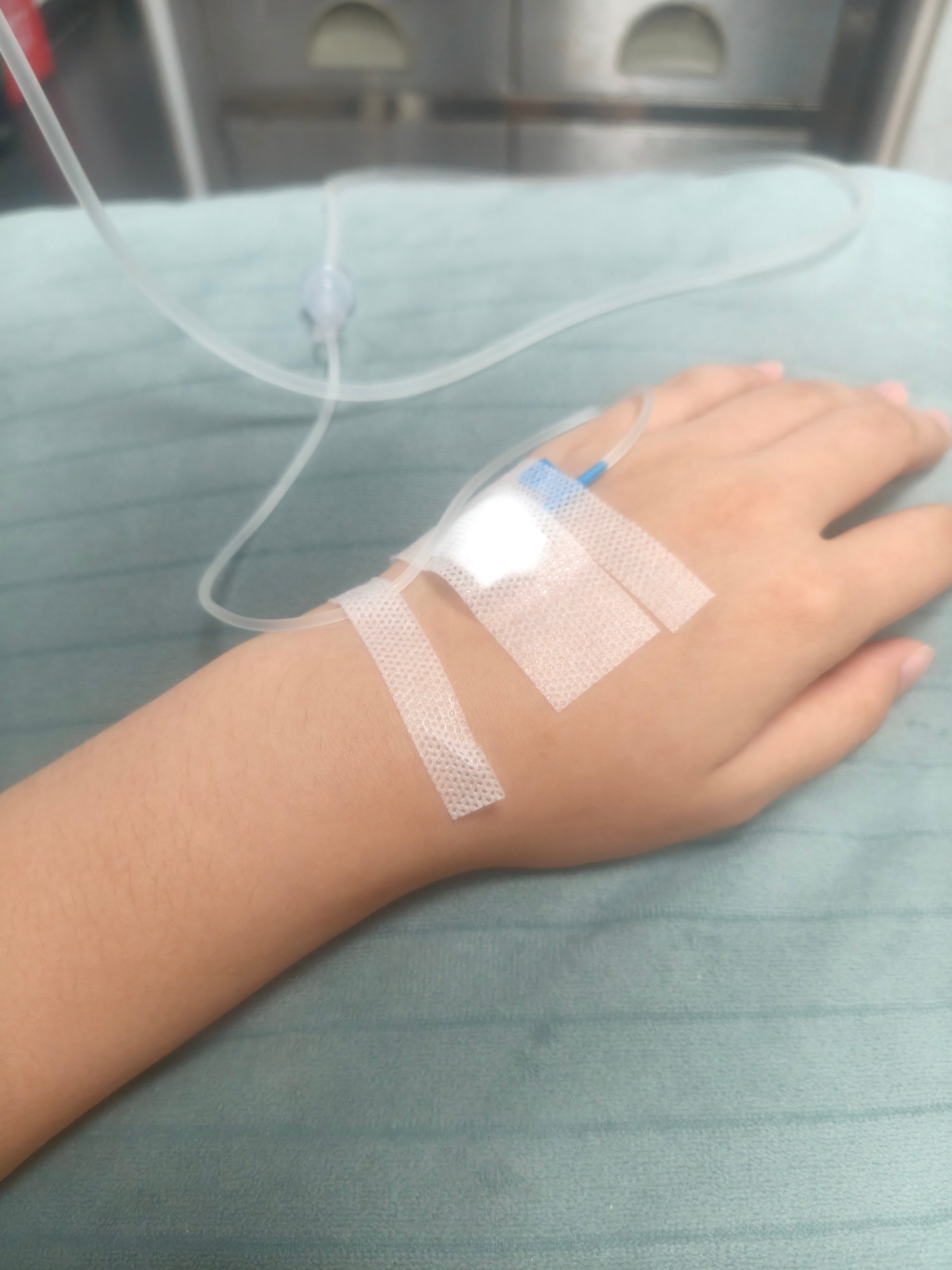 我被素素唱的囍给害了我还得连续再挂两天的药 