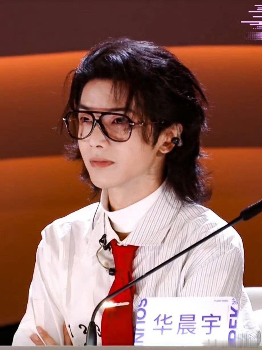 华晨宇 互联网都是记忆声鸣远扬 咱就是说，互联网的记忆真的超持久！花花上课路上被