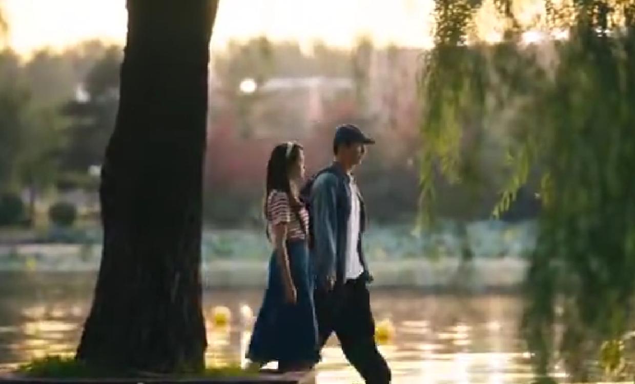 黄景瑜关晓彤新剧初吻 十二集才亲一次，苦尽甘来太好嗑
追黄景瑜关晓彤新剧《岁月有