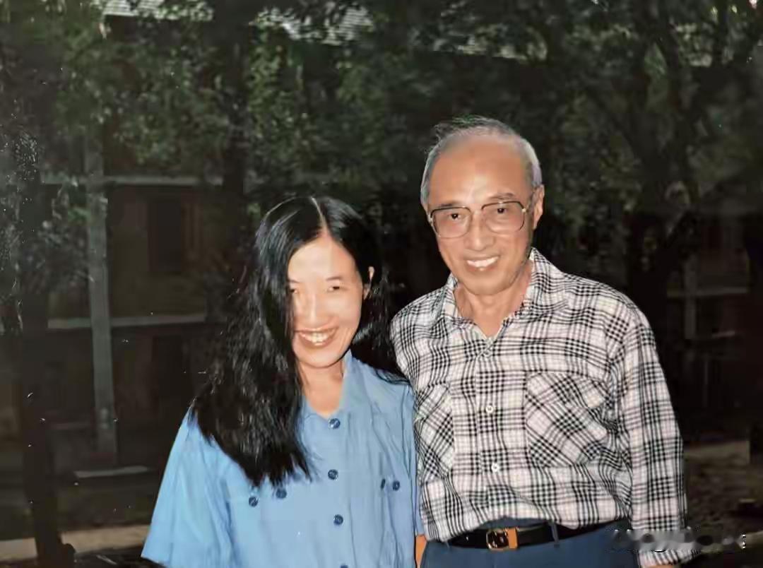 27岁女子爱上63岁火箭专家，相守一生，他去世后才知道爱人的身份这位27岁的女子