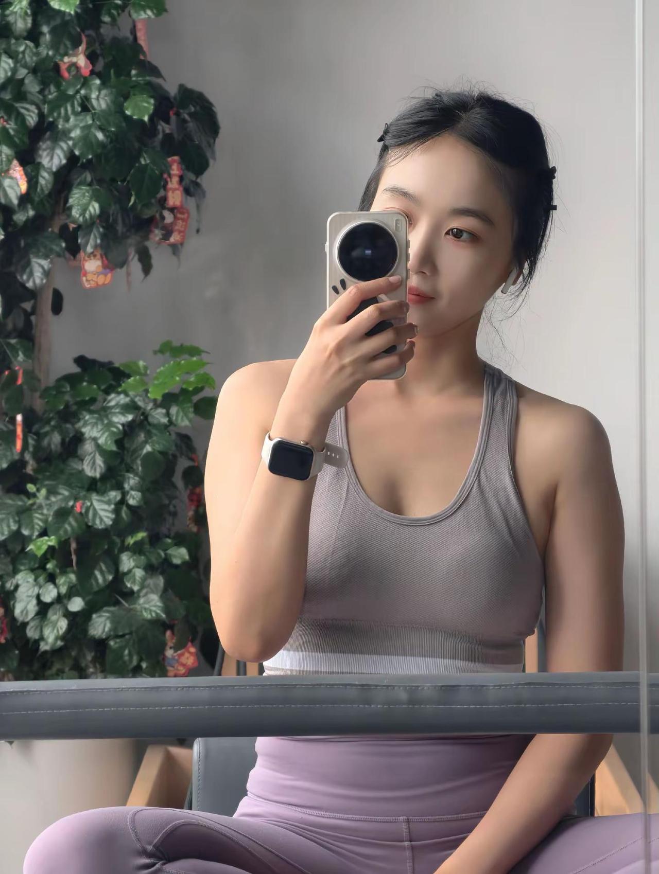 今天的心情是紫色的💜 具体来说是香芋派那种紫 外酥里嫩，一捏就碎 普拉提打卡 