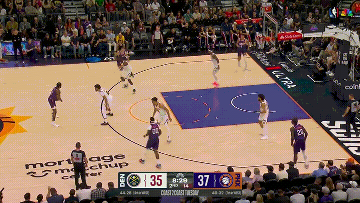 太阳球星杰伦-格林的突破真是太有灵性了！在今天太阳主场迎战掘金的比赛中，当时比赛