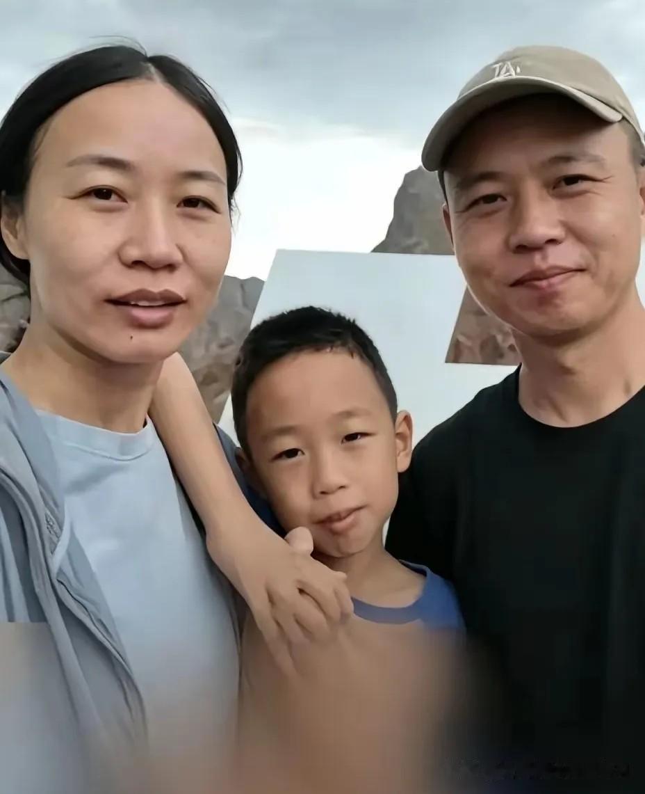 说个让人心里堵得慌的事。

一场给孩子庆生的旅行，竟成了一家人无法回头的噩梦。苏