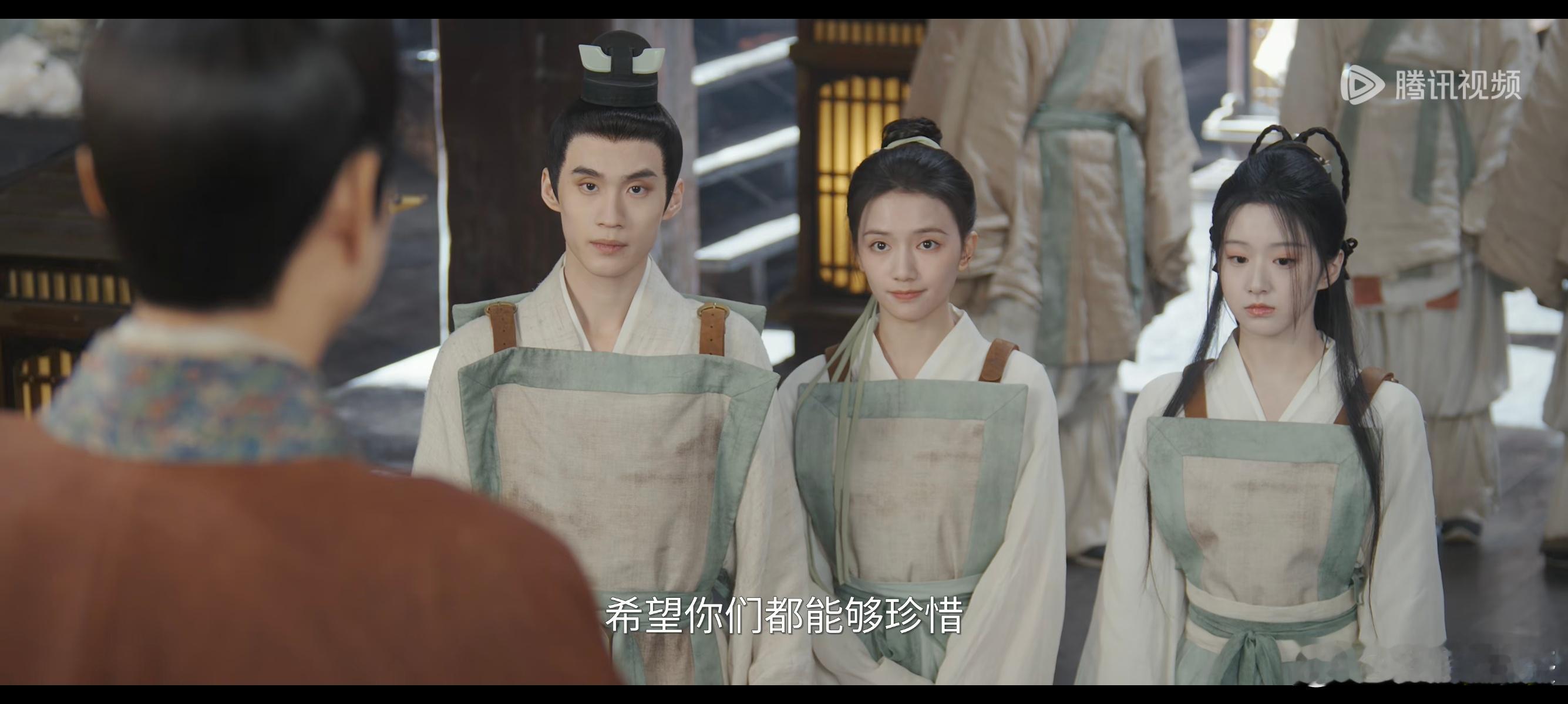 江湖夜雨十年灯边天扬，出生于2003年…不要给他特写 