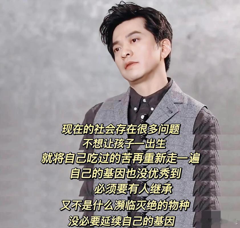 丁克的李健抱着他绝育的猫 李健谈自己选择丁克的话题，好像隔一段时间就会被翻出来上
