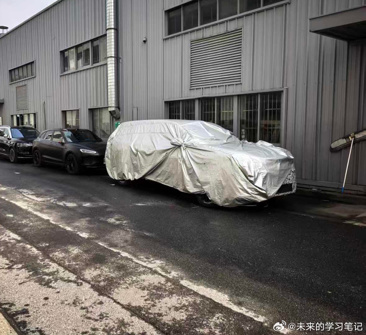 这个尺寸，看着是挺大的，大自然有大的道理鸿蒙智行