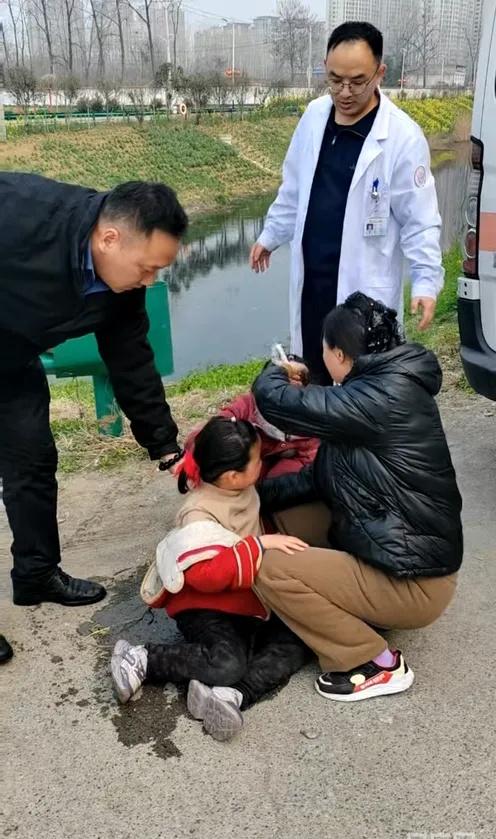 【生死关头！阜阳马飞、张洪军医生出手了！】3月11日中午，在阜阳市颍州区三十里铺