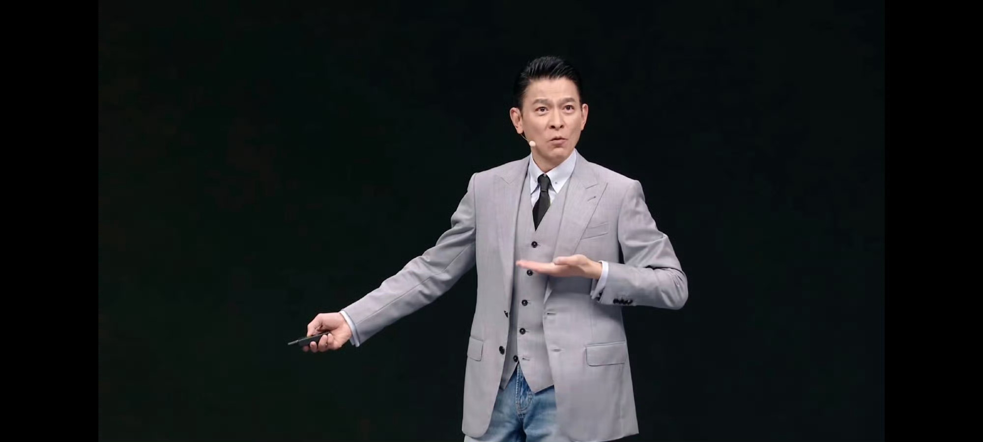 刘德华亮相华为发布会自律的华仔，每次状态都这么好 ​​​