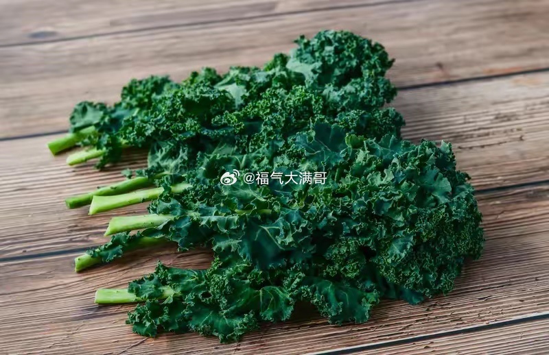 羽衣甘蓝 农药 你平时爱吃的羽衣甘蓝，号称减脂超级蔬菜，不少人天天买来榨汁、做沙