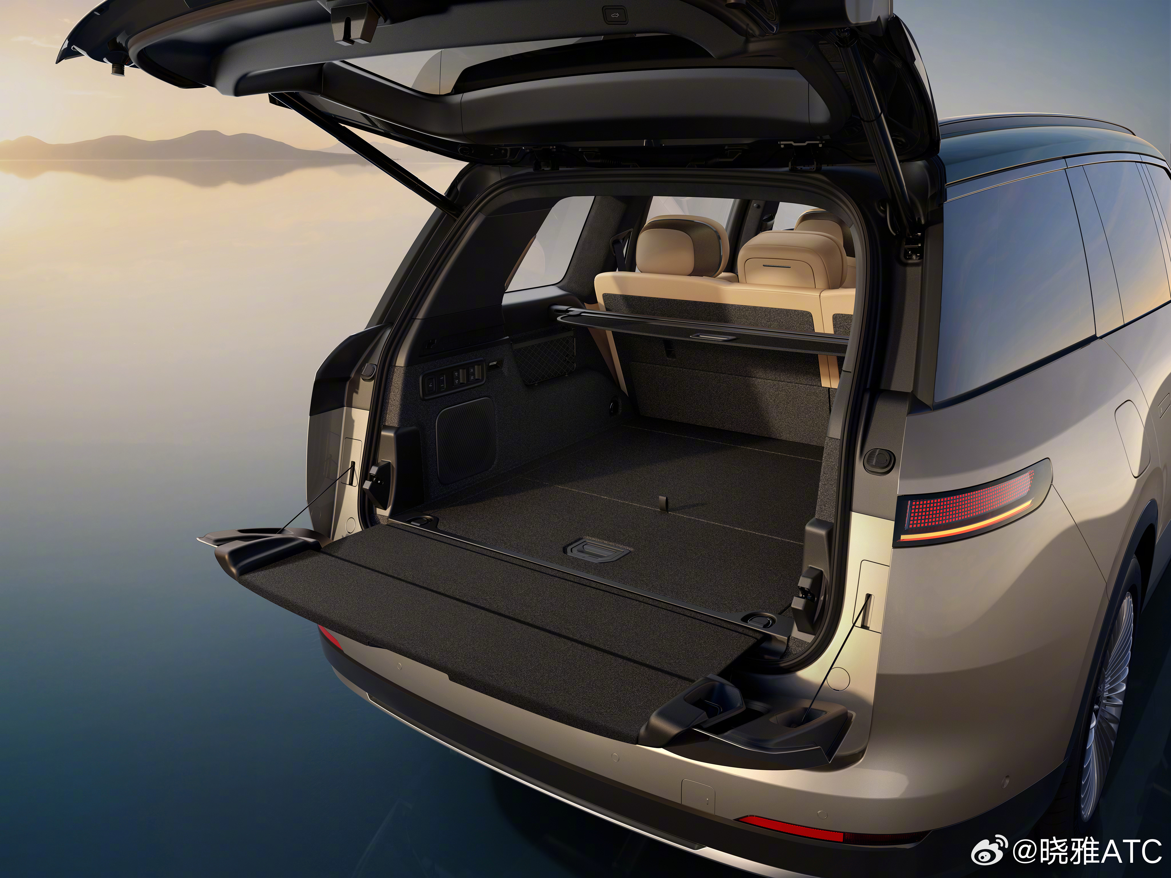 领克900六座版的热度还没下去，大五座版本就正式亮相了，这波操作精准踩中了不少国