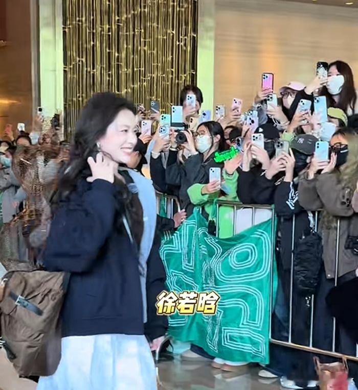 方媛坚持要住男生单人间方媛上综艺第一件事就是"我要住男生单人间"，这是什么神仙操