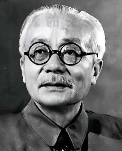 1949年，开国大典林伯渠宣布：“请毛主席升旗！”林伯渠并未意识到这句话犯了个错