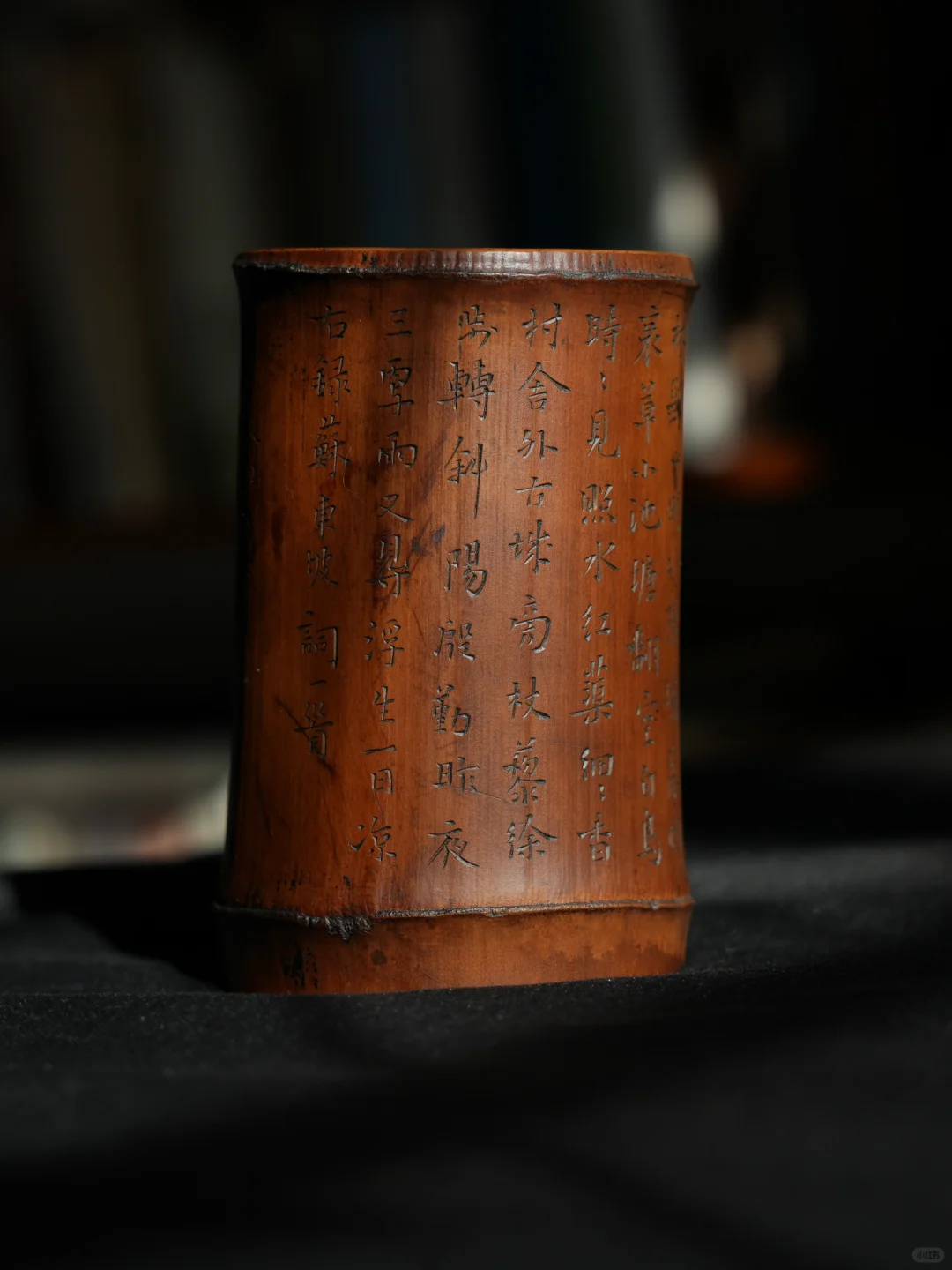 村舍外，古城旁，杖藜徐步转斜阳