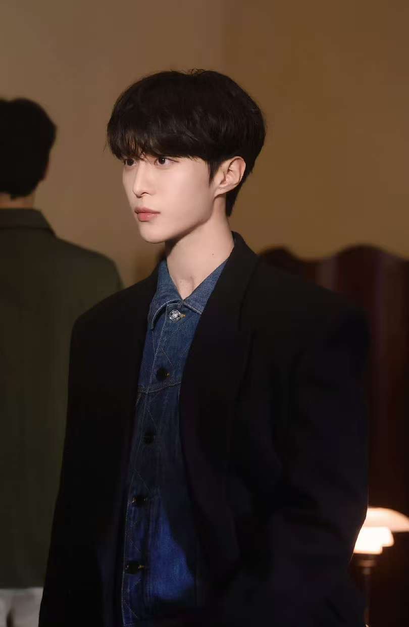 范丞丞的身材也很曼妙范丞丞工作室知道他的身材很曼妙 哈哈哈哈范丞丞工作室是懂玩梗