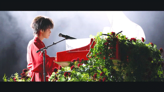 苏新皓开年第一爆 「漫天飞雪我陪你颤抖」，2025年夏天的那片红，燃进了2026