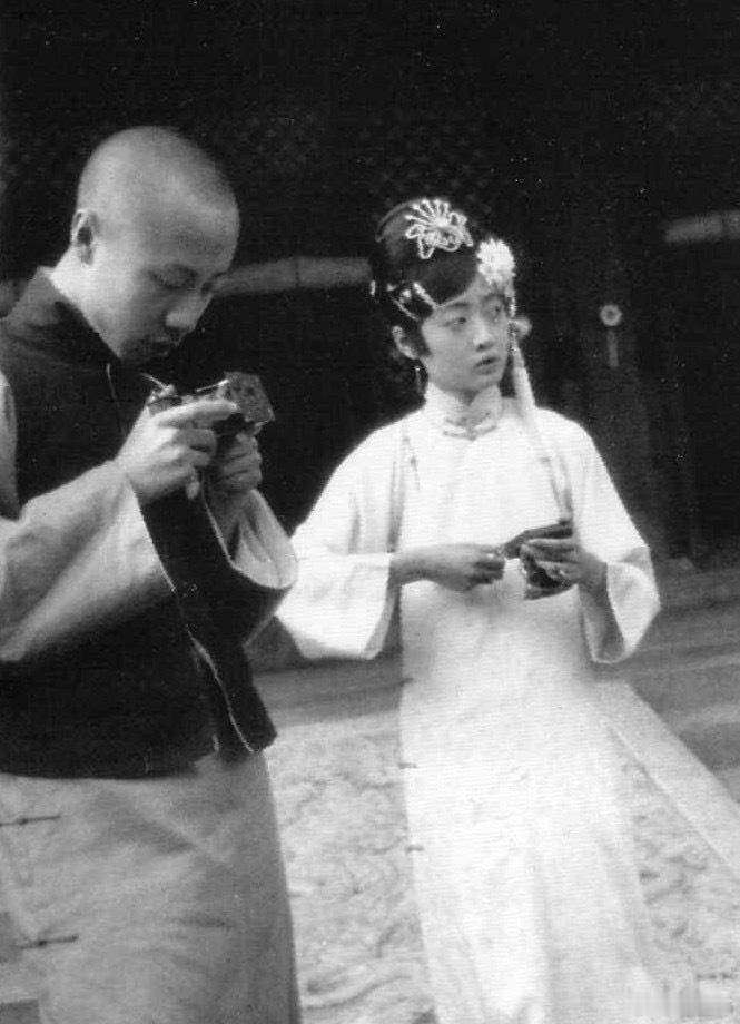 溥仪与婉容在玩相机，1920年代初 ​​​