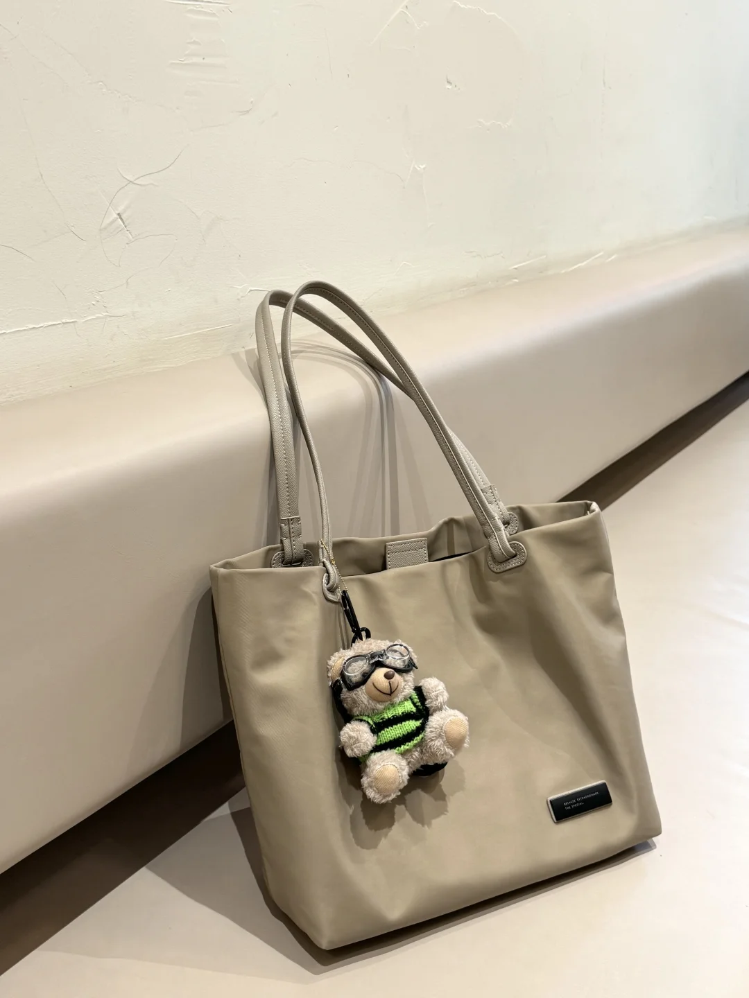 奶茶色～ 敲适合通勤的大容量托特包👜