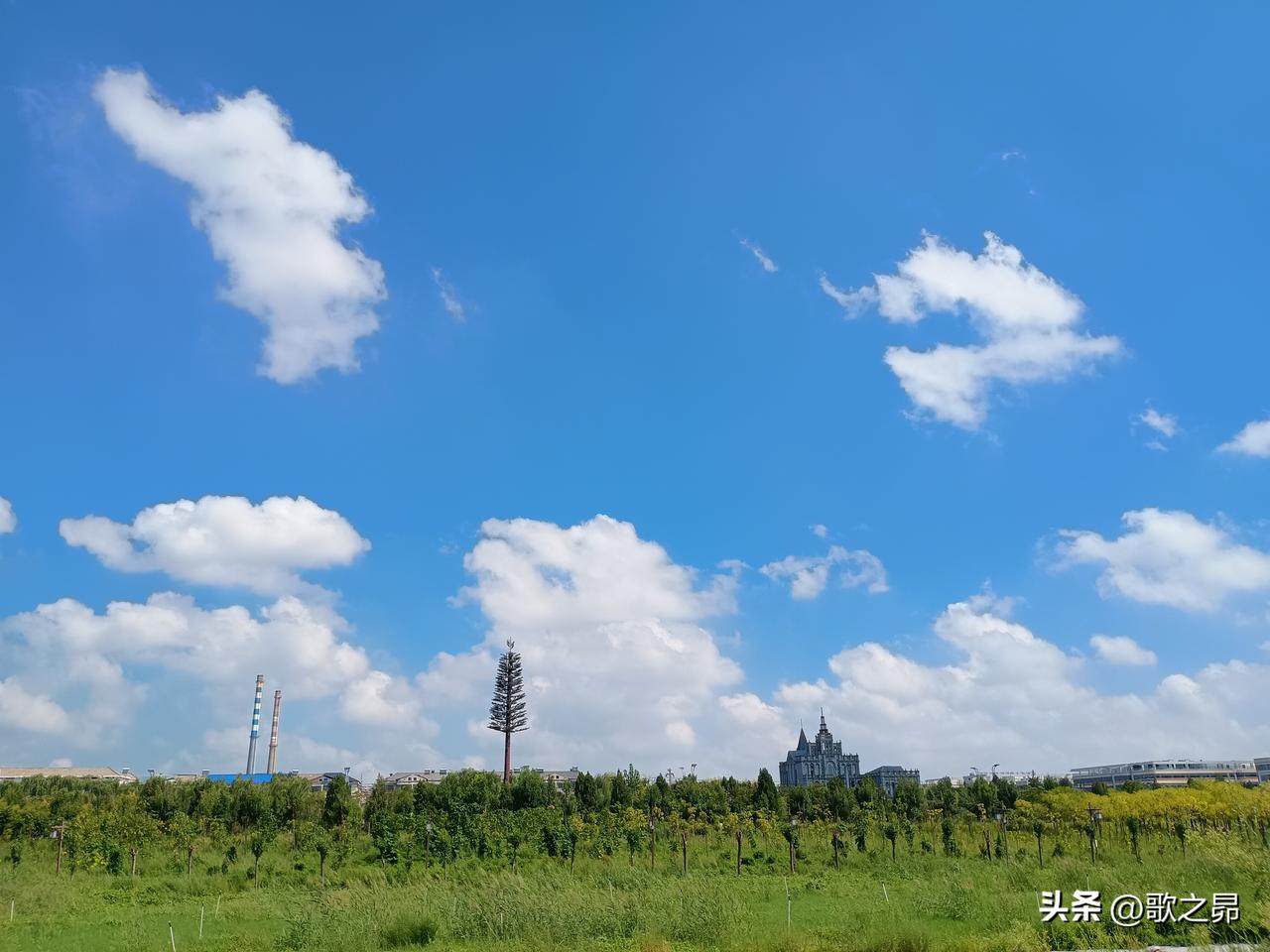 锦上添花易
雪中送炭难
——生活中需要锦上添花，更需要雪中送炭！