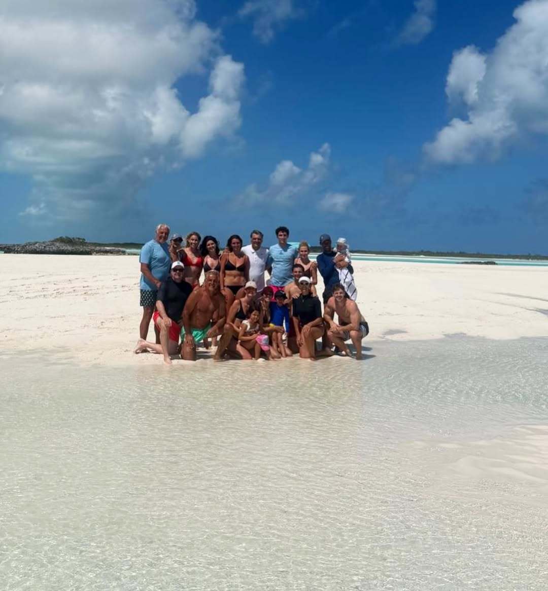 纳达尔在Instagram分享了全家人一起在巴哈马的埃克苏马群岛（Exumas）