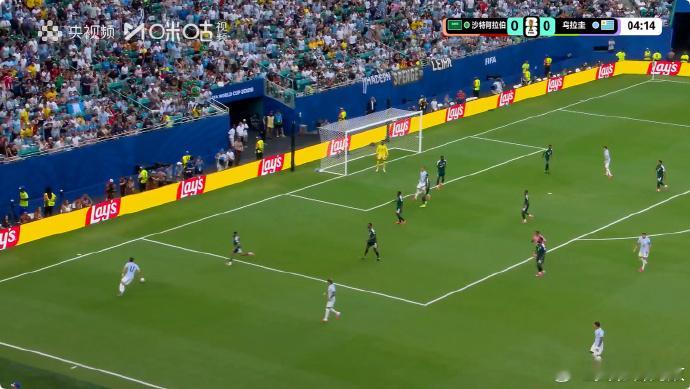 沙特vs乌拉圭实时比分沙特0-0乌拉圭，比赛刚踢34分钟，乌拉圭控球占优、射门更