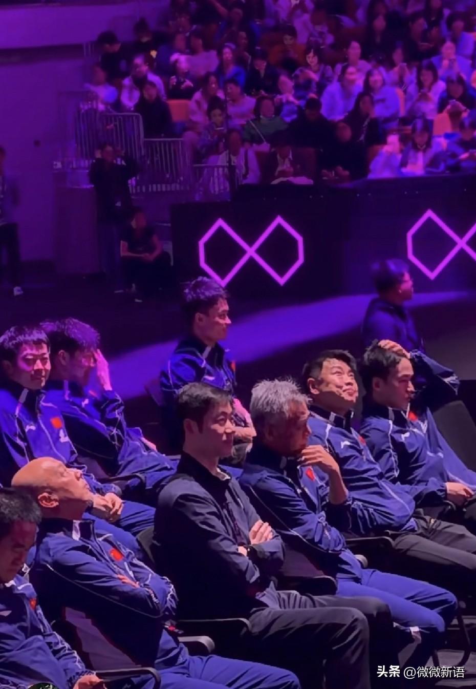 王励勤也来看温瑞博和邱党的比赛了。
恭喜温瑞博4-2战胜邱党，晋级男单4强，半决